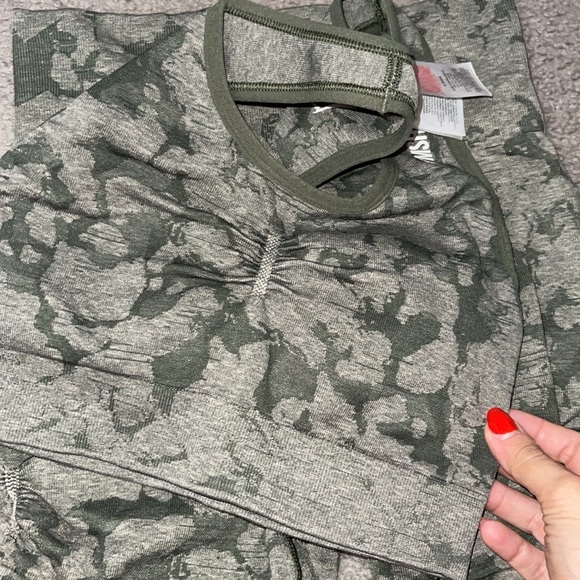 Gym shark olive green set worn twice - Picture 3 of 4